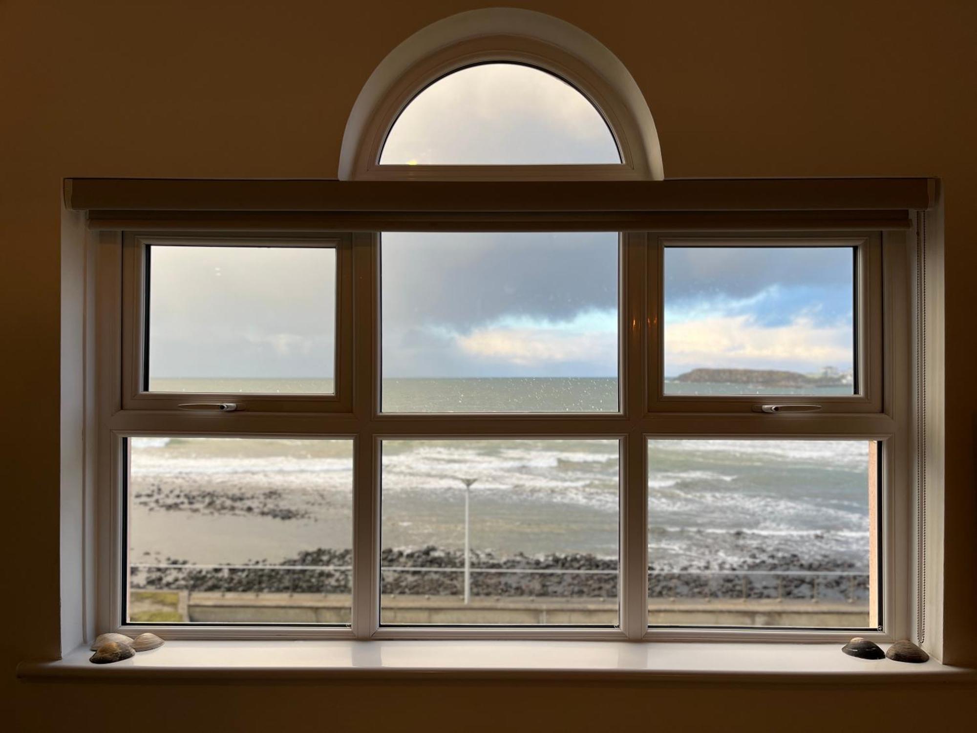 Sound Of The Sea - Penthouse In Portrush Apartment Exterior photo